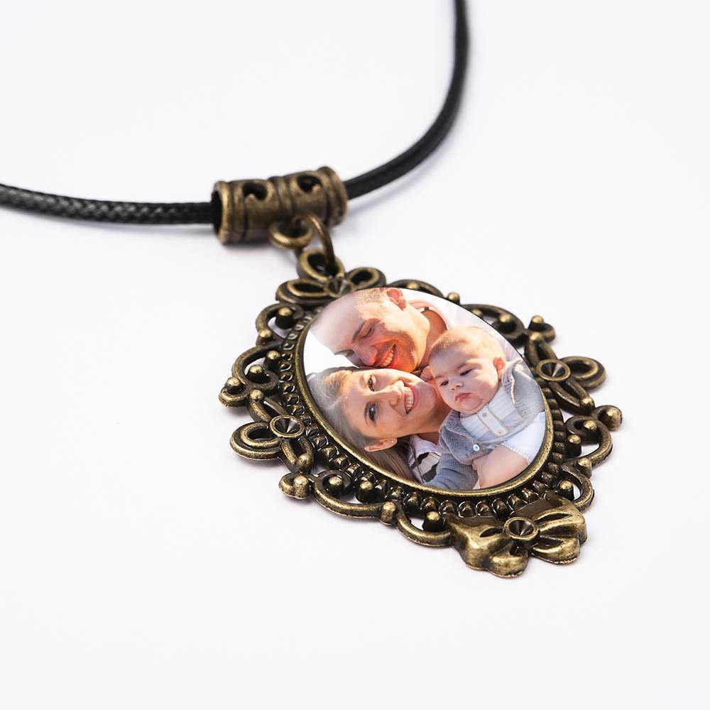 Oval Photo Necklace with Floral Border - soufeelus