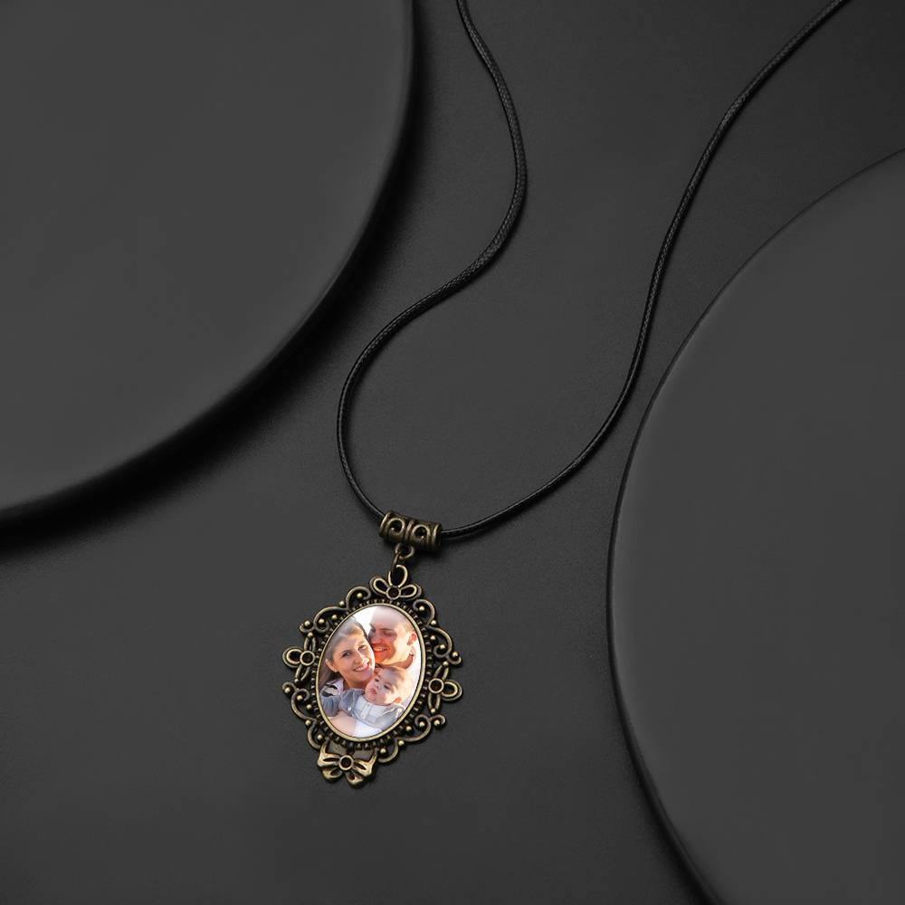 Oval Photo Necklace with Floral Border - soufeelus
