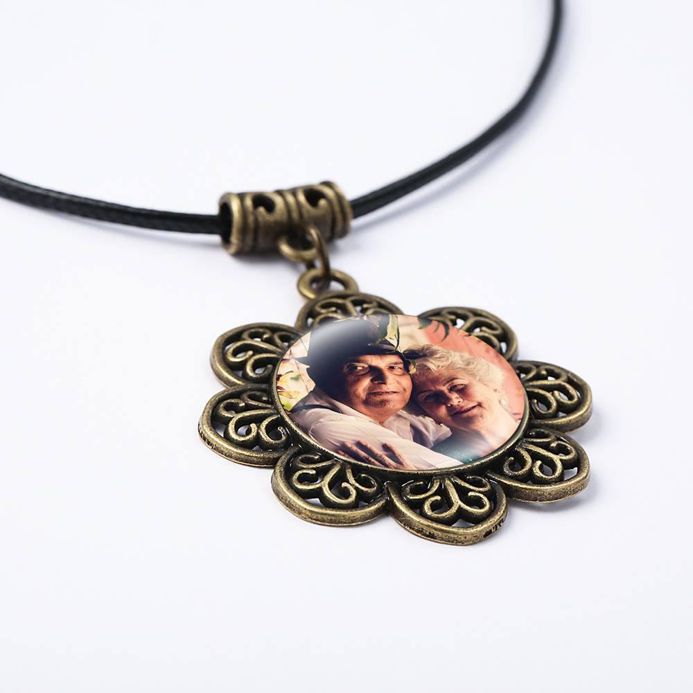 Round Photo Necklace with Floral Border - soufeelus