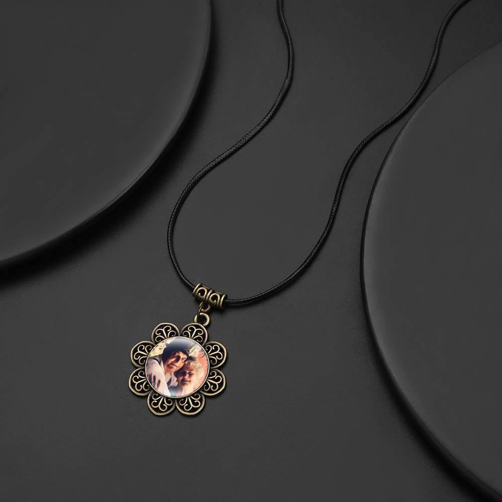 Round Photo Necklace with Floral Border - soufeelus