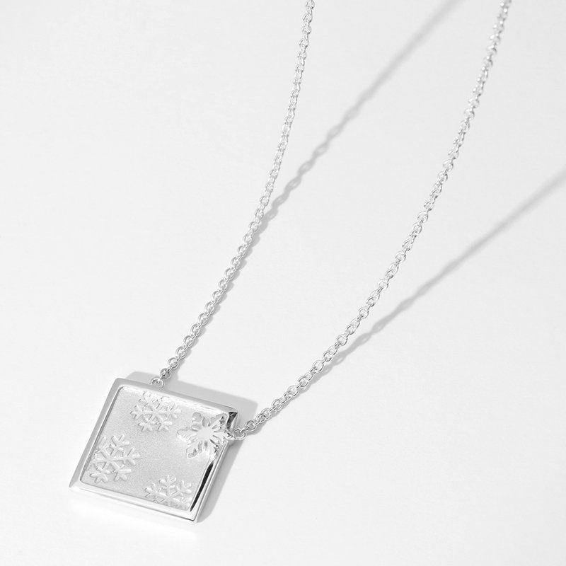 Engraved Snowflake Square Necklace Silver - soufeelus