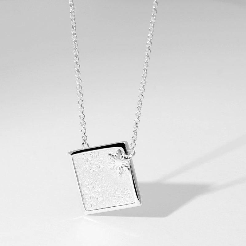 Engraved Snowflake Square Necklace Silver - soufeelus