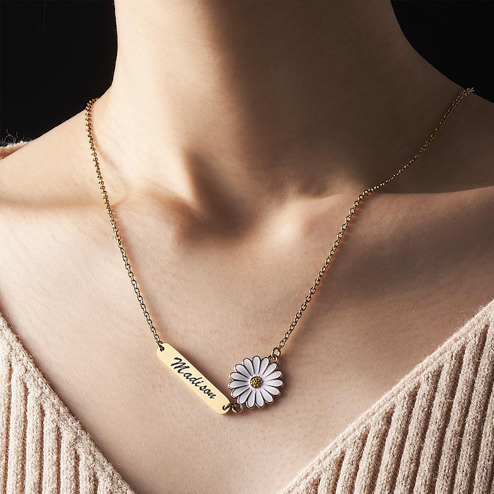 Personalized Name Daisy Necklace Gold Nameplate Charm Unique Gift for Her - soufeeluk