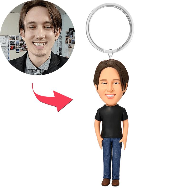 Lässiger Mann in Jeans Custom Bobblehead mit graviertem Text Schlüsselanhänger