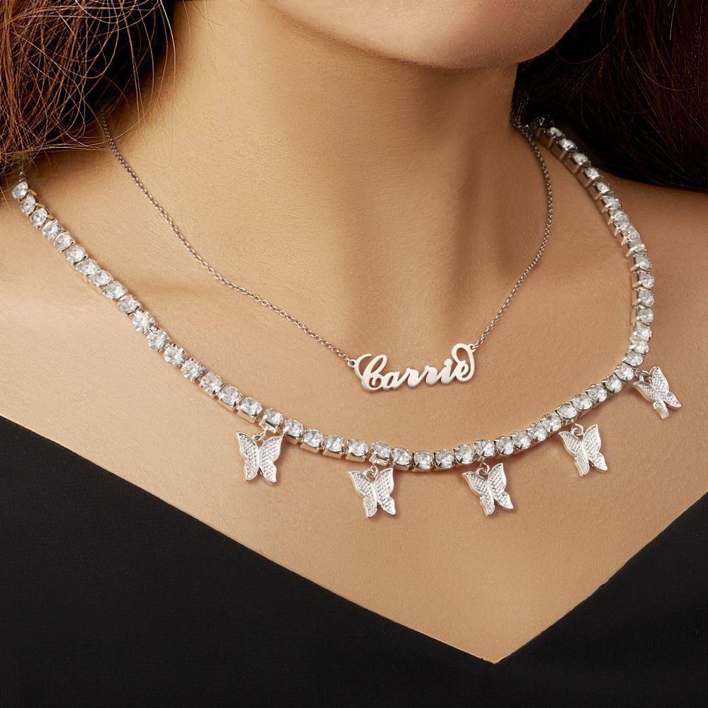 Carrie Stil Namenskette mit Schmetterling Anhänger Halskette Einzigartige Geschenke
