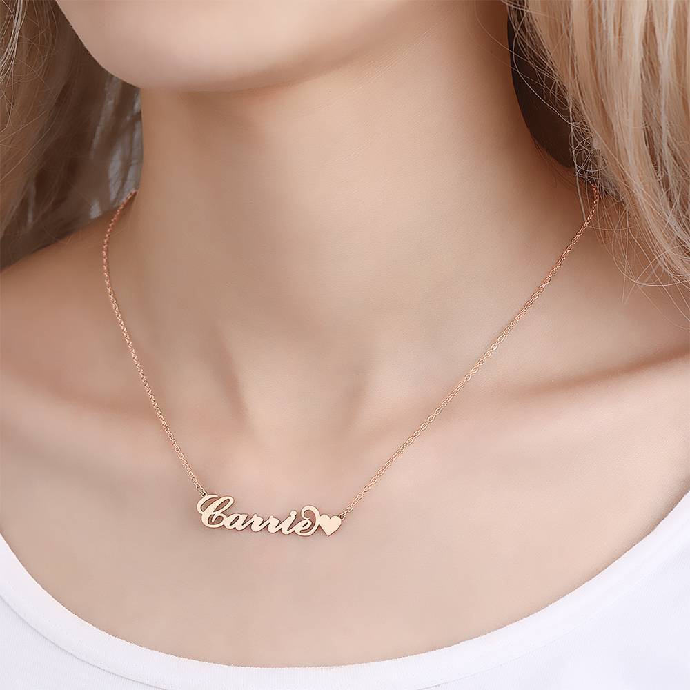 Carrie Stil Name Halskette mit Kleinherz Geschenk für Freundin Rosegold plattiert