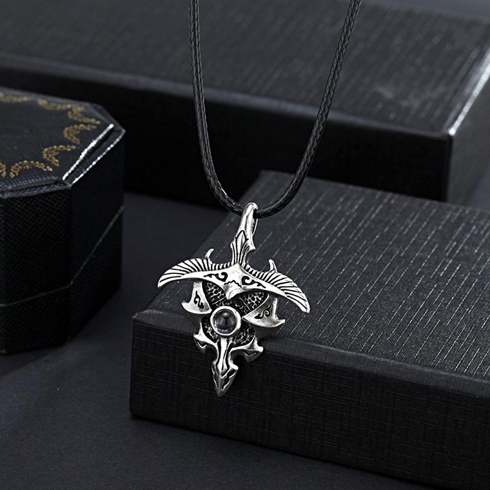 Personalisierte „spread The Wings“-fotoprojektion-herren-halskette, Minimalistischer Handgefertigter Schmuck Für Ihn - soufeede
