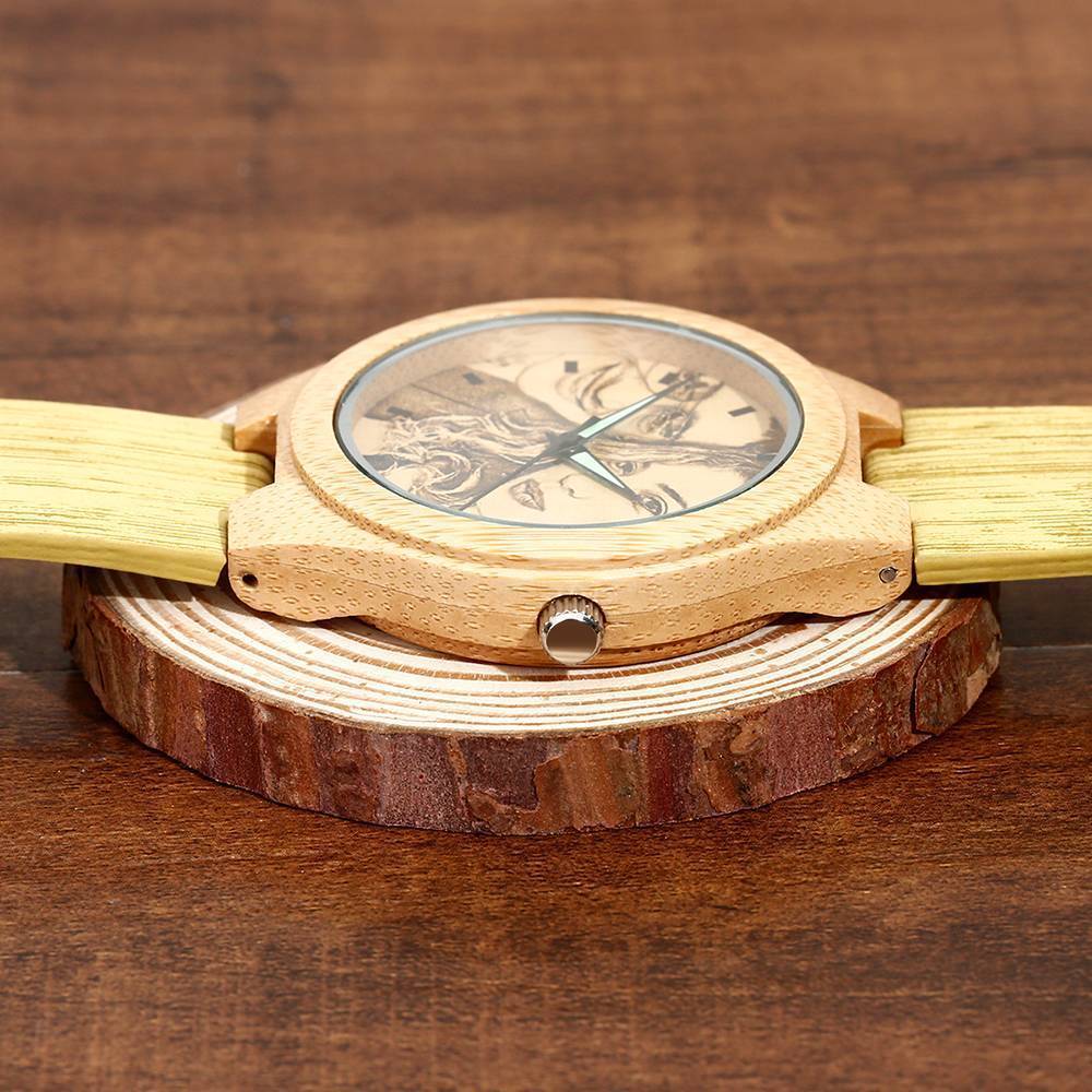 Herren Graviertes Bambus Foto Uhr Holzfarbe Lederband 45mm