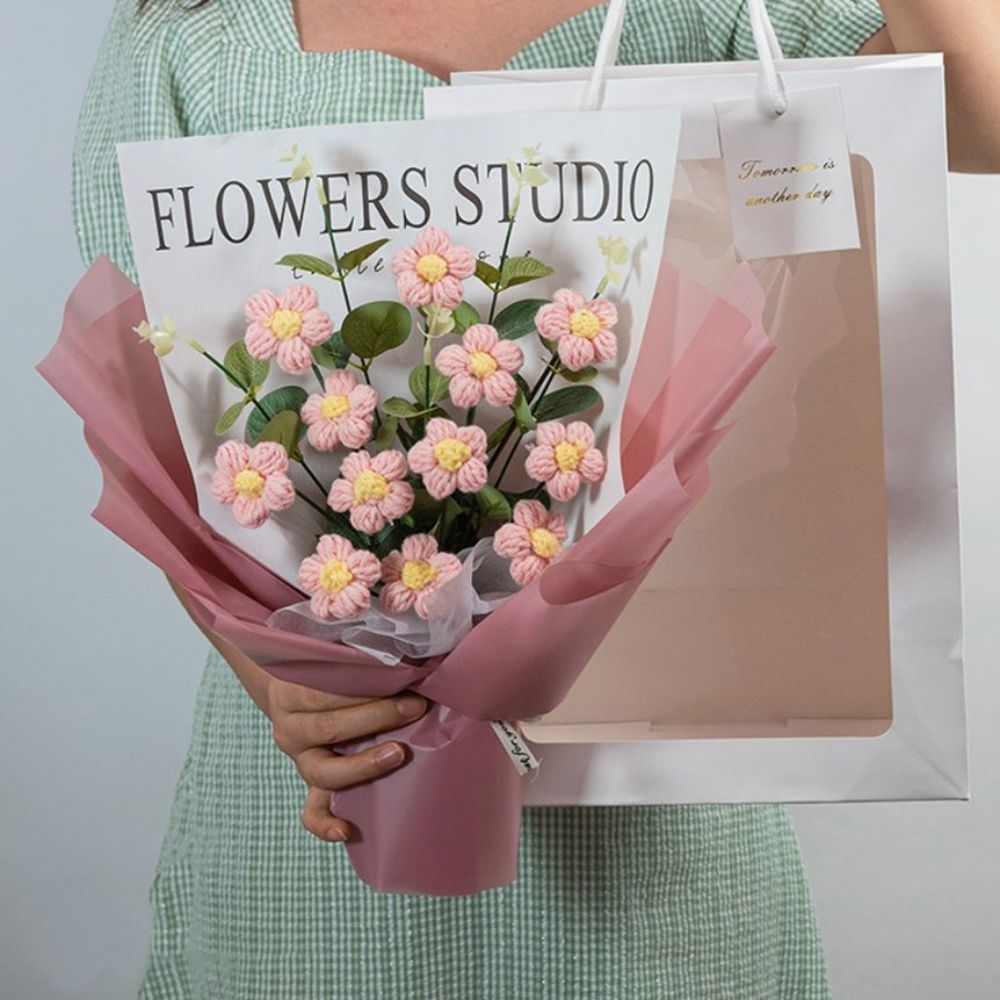 Gehäkelter Blumenstrauß, handgemachter gestrickter kleiner Gänseblümchenstrauß, Geschenk für Sie