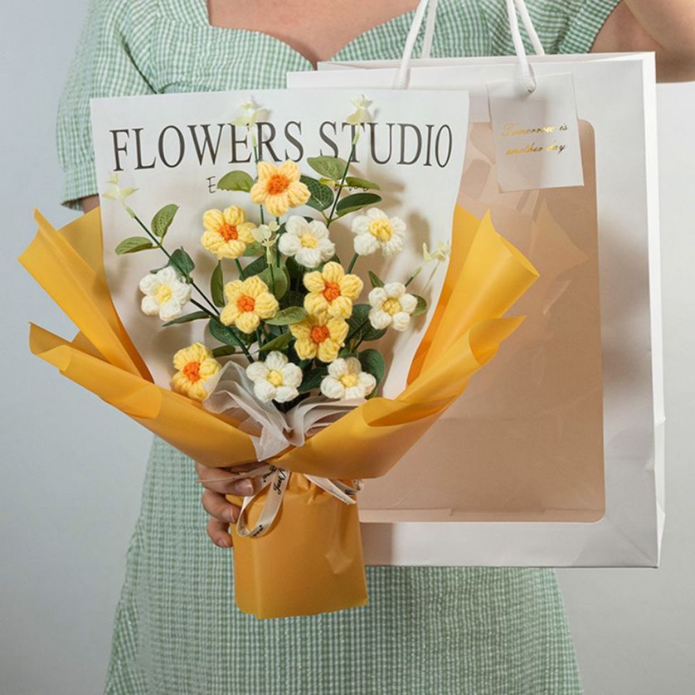 Gehäkelter Blumenstrauß, handgemachter gestrickter kleiner Gänseblümchenstrauß, Geschenk für Sie