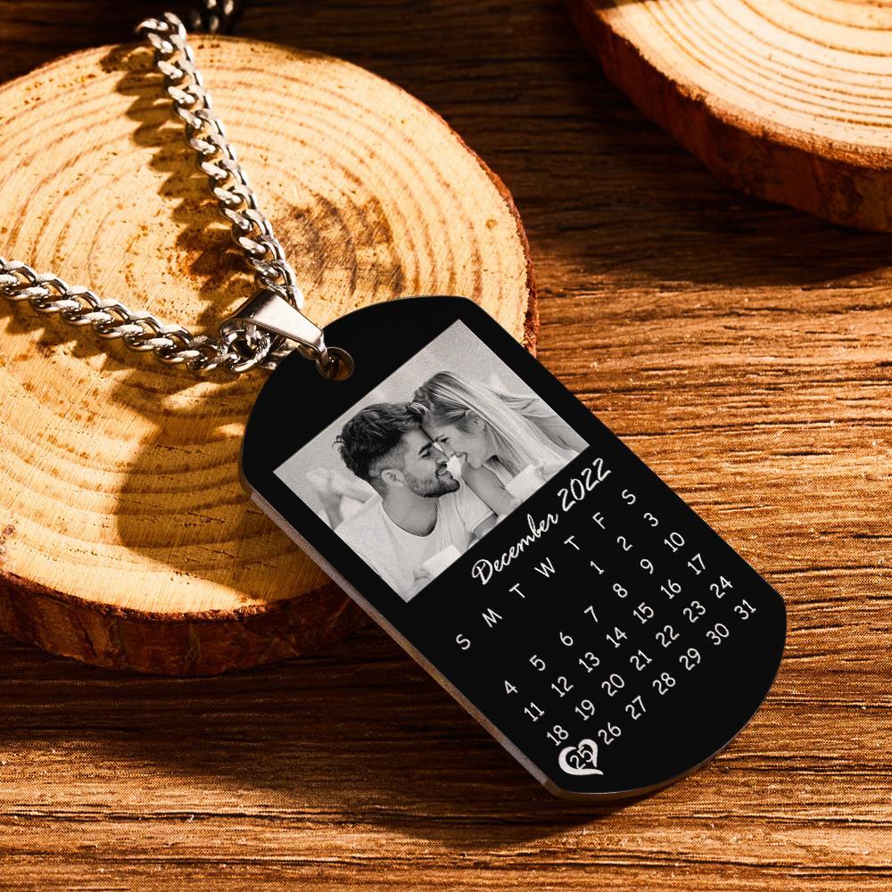 Collar De Foto De Filtro Negro Personalizado Con Calendario En Círculos De Corazón Regalo Perfecto Para Parejas En Aniversario - soufeeles