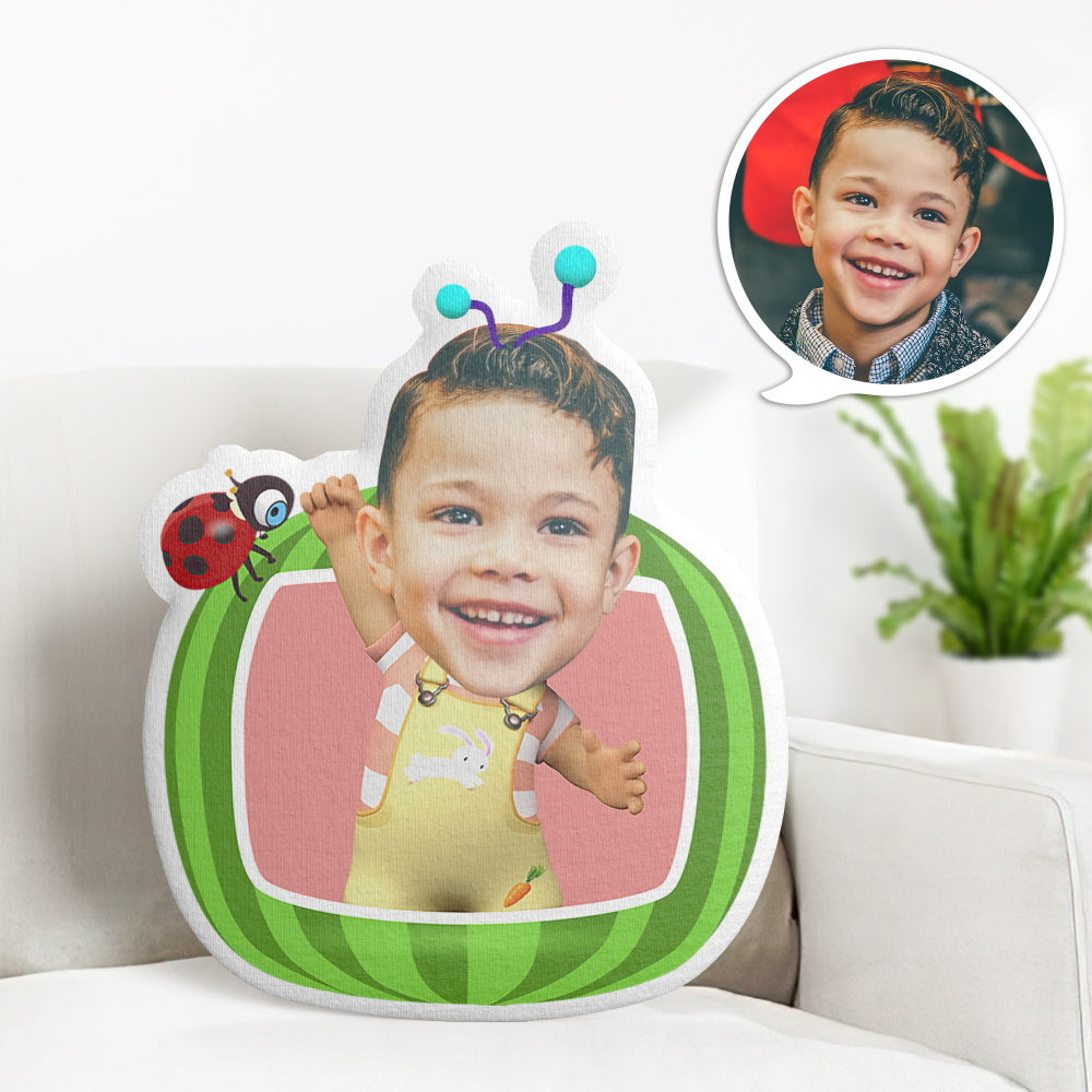 Coussin Minime Cocomelon Personnalisé Coussin Minime Personnalisé Petite Fille Aux Bretelles Jaunes - soufeelfr