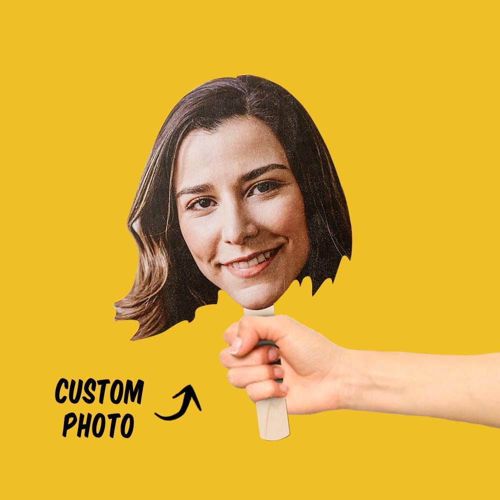 Visage Photo Personnalisé Apposé Sur Un Bâton Pour Offrir Un Cadeau Spécial À Des Amis