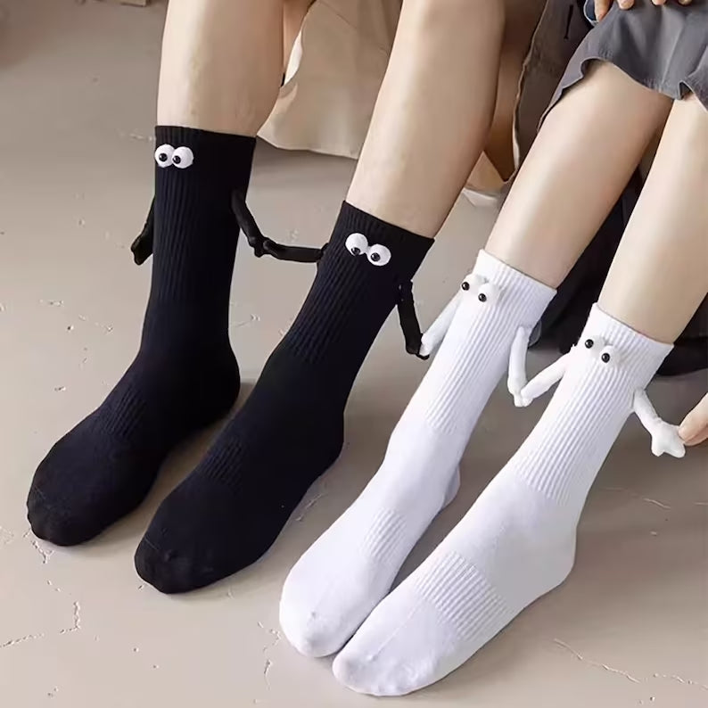 Cute Big Eyes Socks Novit�� Aspirazione magnetica Coppia divertente che si tiene per mano Calzini Calzini adorabili per la fidanzata 2 paia / confezione
