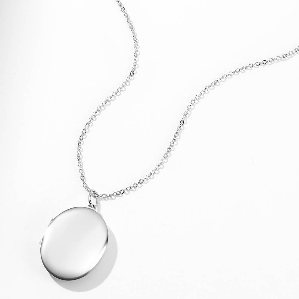 Collana A Medaglione Ovale Con Incisione In Platino Placcato