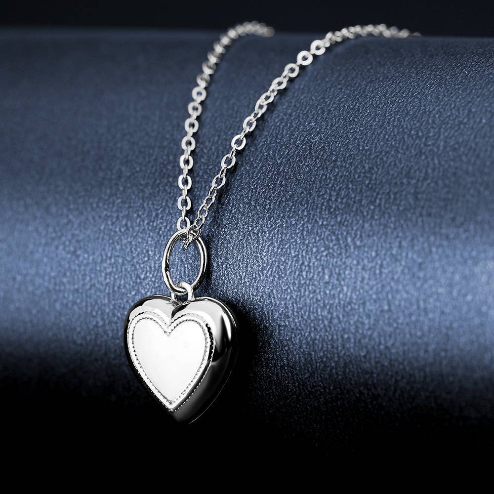 Collana Con Medaglione A Cuore Con Incisione In Platino Placcato