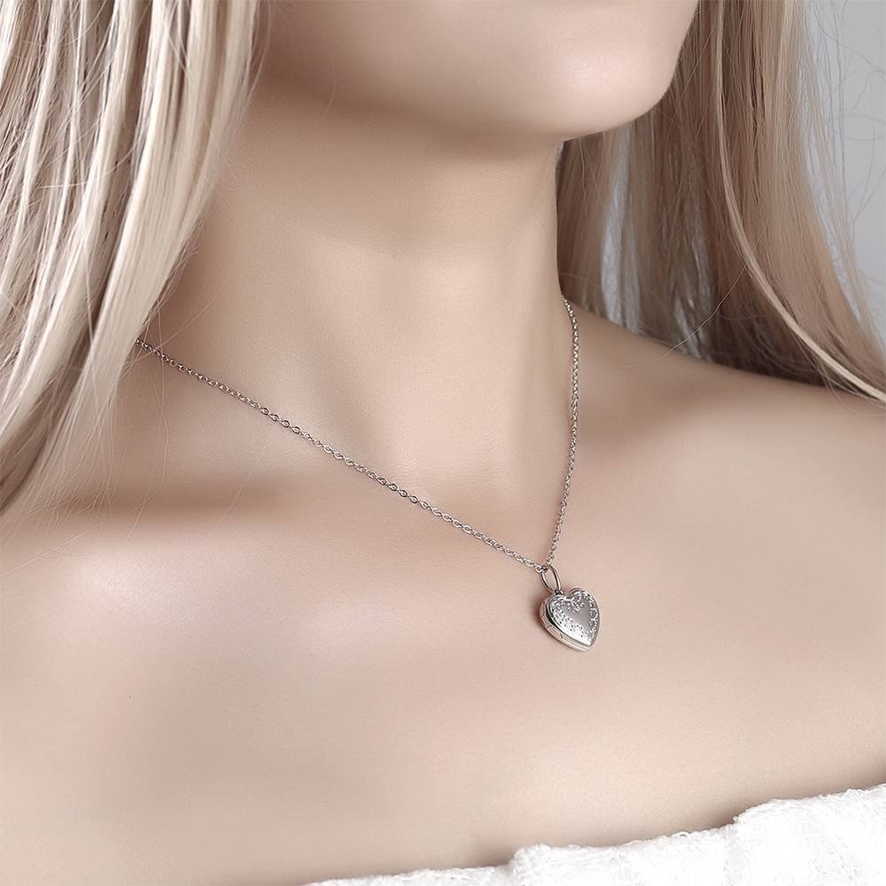 Collana Con Medaglione A Cuore Stampato In Rilievo Con Incisione In Platino Placcato