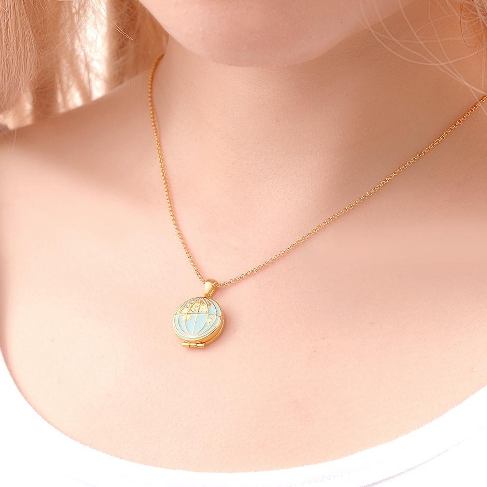 Collana personalizzata con foto incisa Collana con ciondolo con mappa del mondo Regalo di laurea