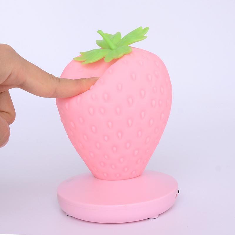 Decorazione Della Camera Da Letto Con Lampada In Silicone Adorabile Con Luce Notturna Alla FragolaLampada Personalizzata