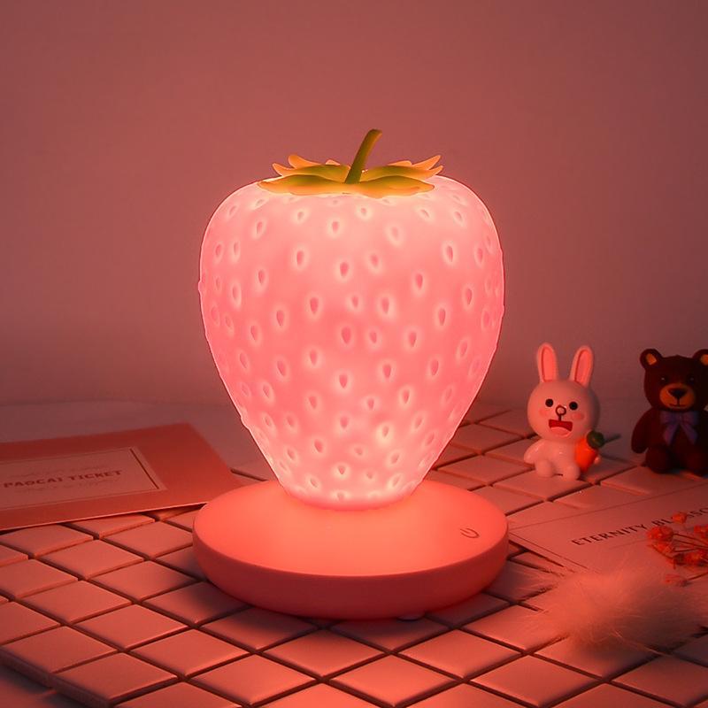 Decorazione Della Camera Da Letto Con Lampada In Silicone Adorabile Con Luce Notturna Alla FragolaLampada Personalizzata