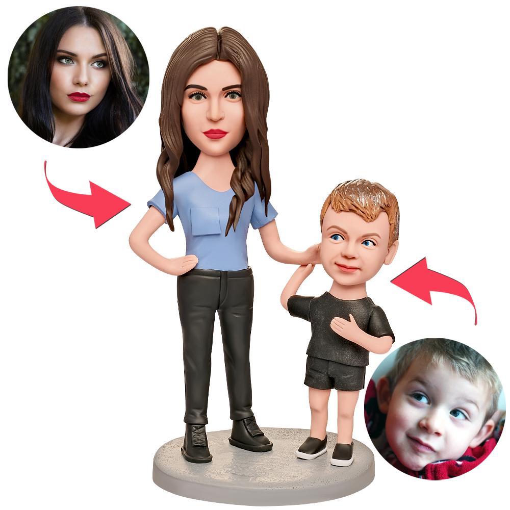 Mamãe Agarrando Orelha De Criança Bobblehead Personalizado Com Texto Gravado - soufeelbr