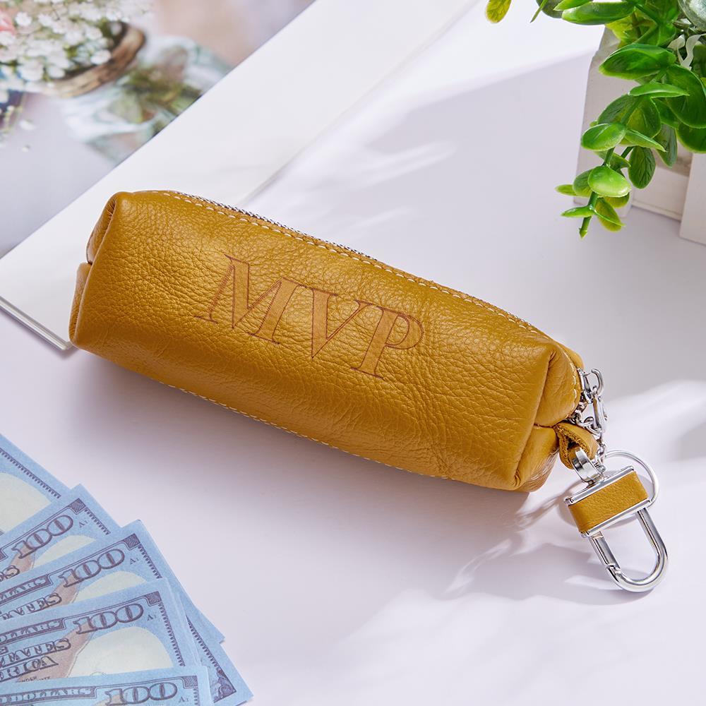 Chaveiro com gravura personalizada Letras personalizadas são o melhor presente para sua namorada