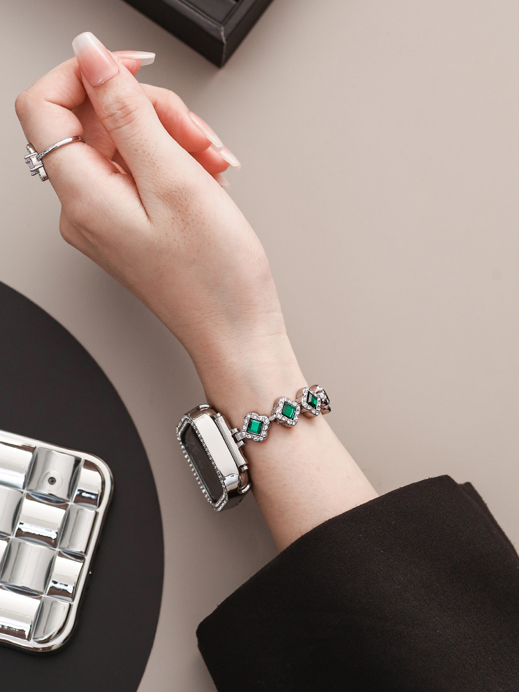 Four-Leaf Clover with Emerald Stainless Steel Band