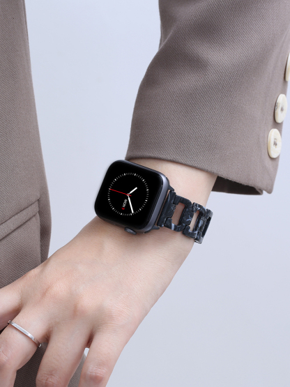 D Letter Chain Resin Band