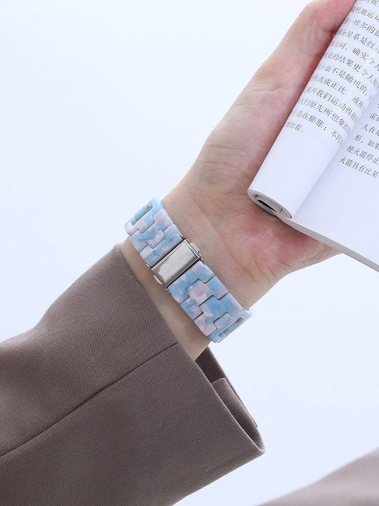 D Letter Chain Resin Band