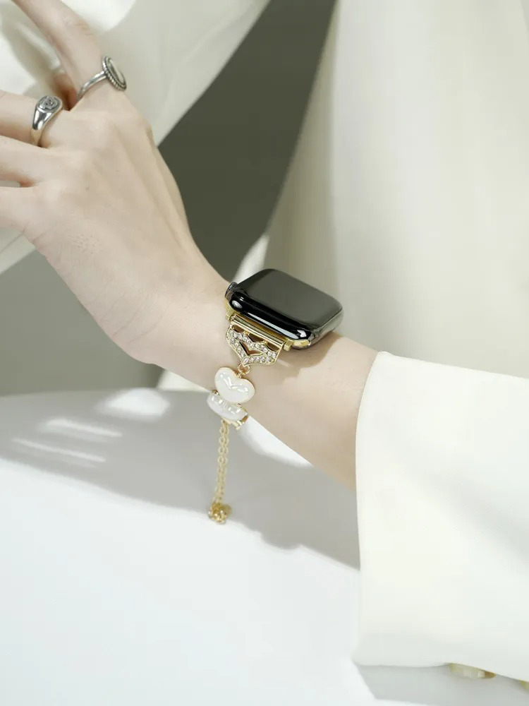 Heart Shaped Pearl Apple Watch Band Tatanband