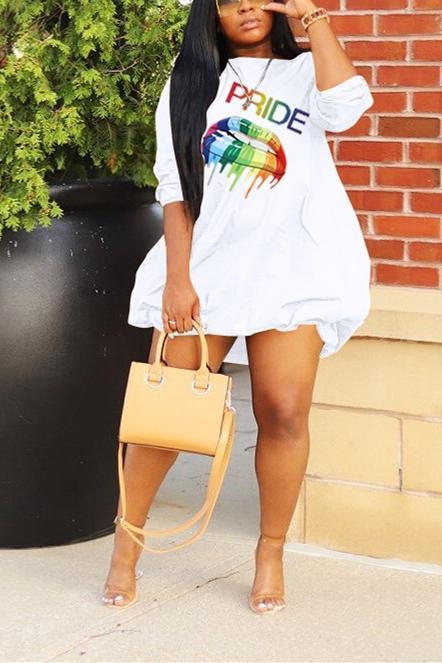 casual-positioning-print-lips-loose-dress