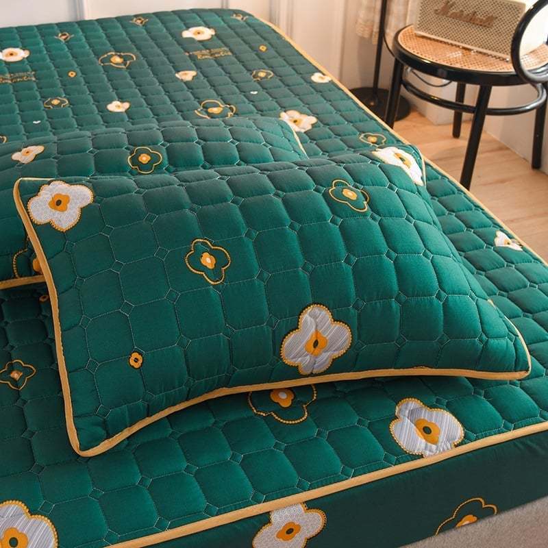 2023 LATEST BREATHABLE SILKY MATTRESS COVER