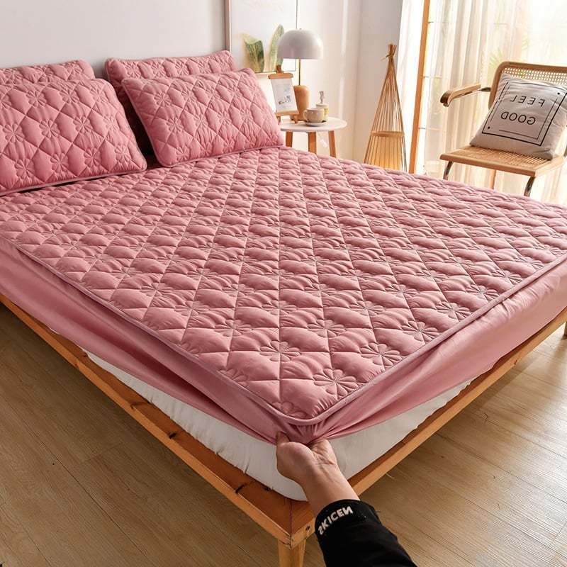 2023 LATEST BREATHABLE SILKY MATTRESS COVER