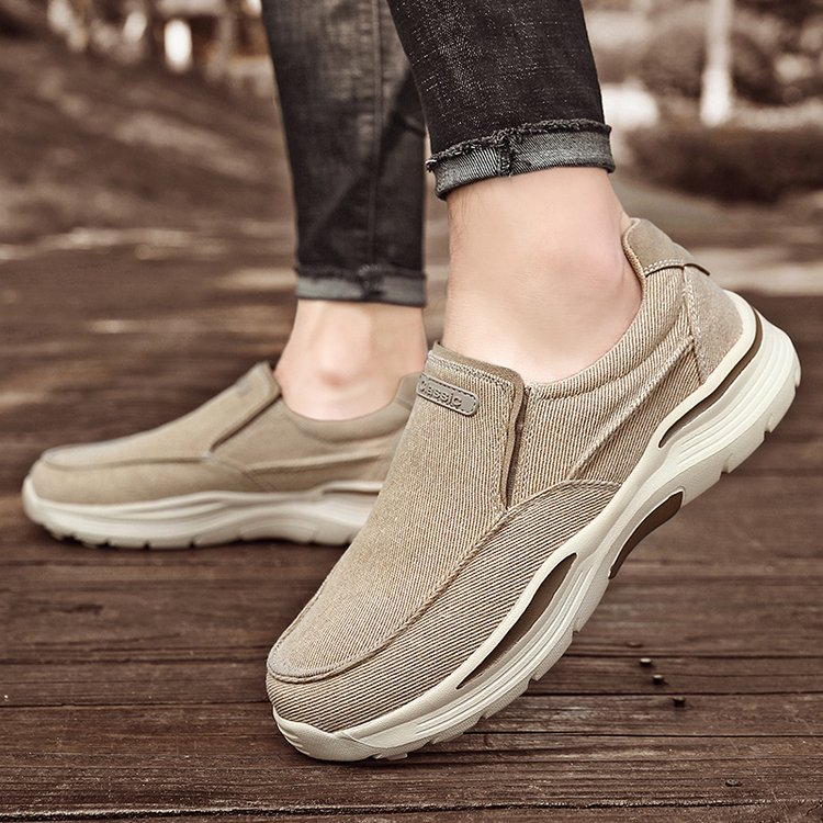 MEN'S CANVAS SLIP-ON SNEAKERS