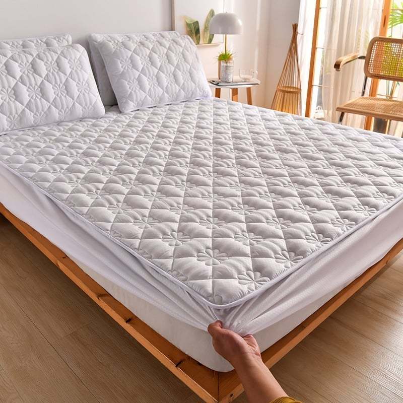 2023 LATEST BREATHABLE SILKY MATTRESS COVER