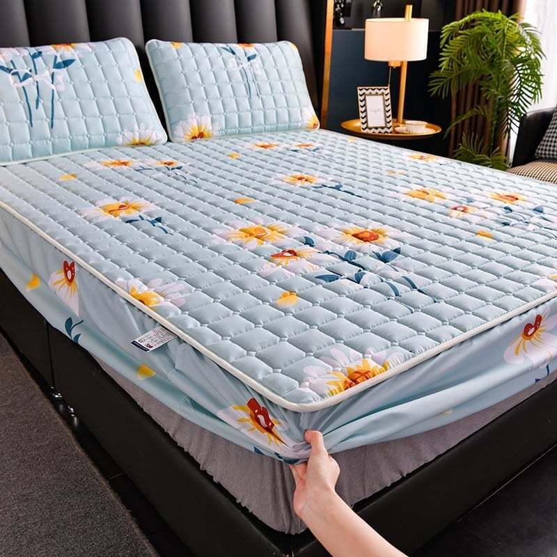 2023 LATEST BREATHABLE SILKY MATTRESS COVER