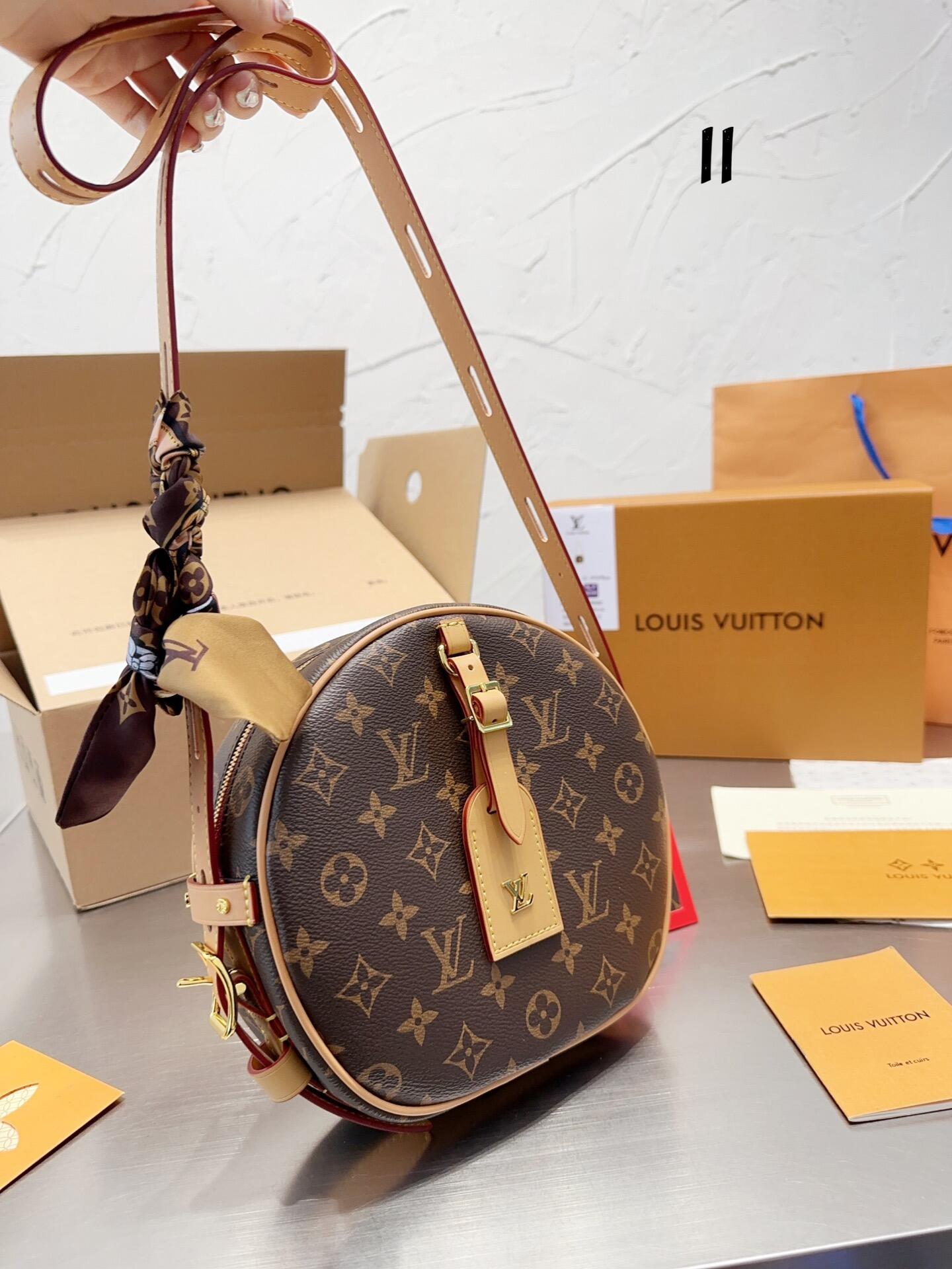 lv Reverse Monogram handbag
