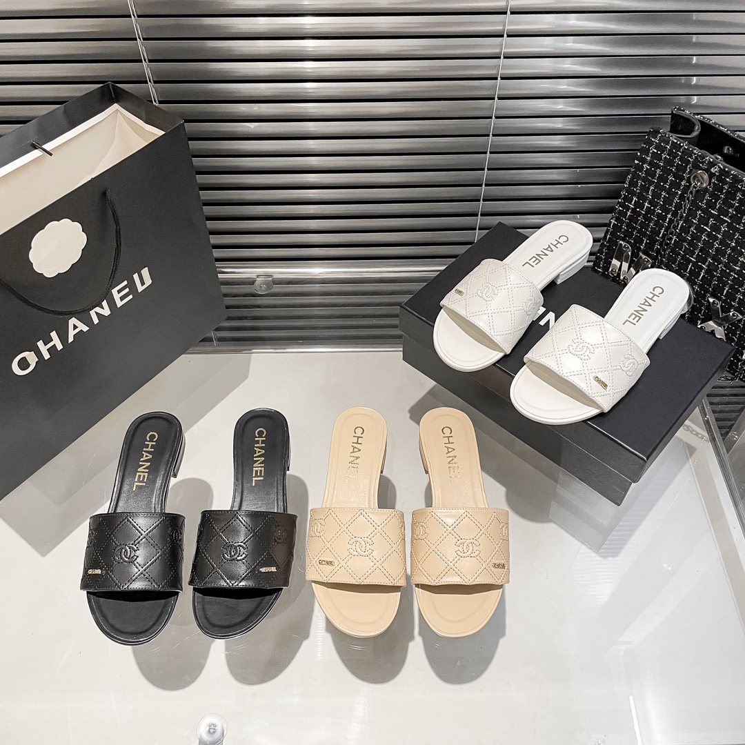 Chanel new flat slippers on the new