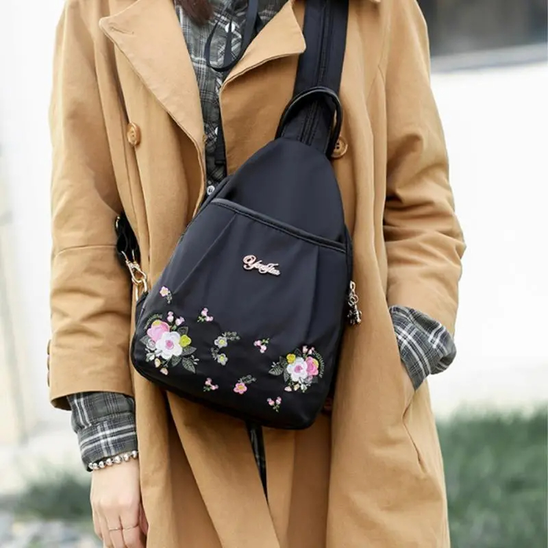 Módní vyšívaný cestovní batoh