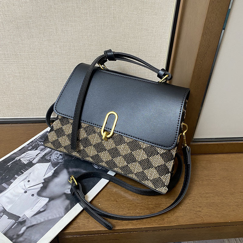 Novinka – čtvercová taška přes rameno