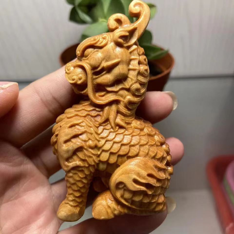 chinese arborvitae wood carving kirin 麒麟