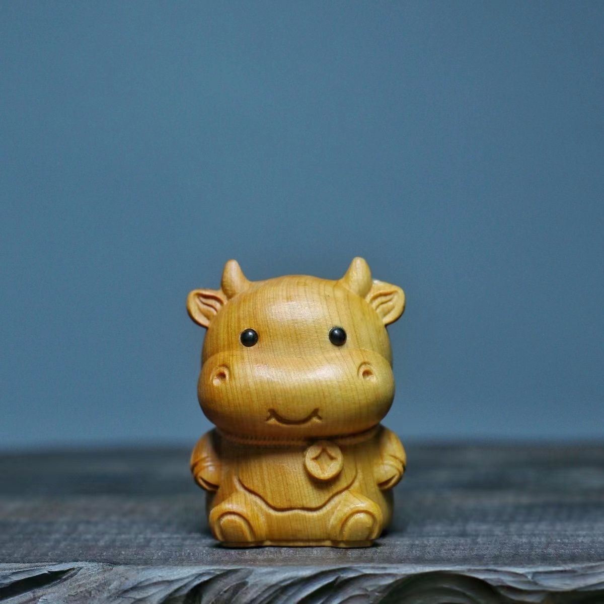 chinese arborvitae wood carving keychain little bull