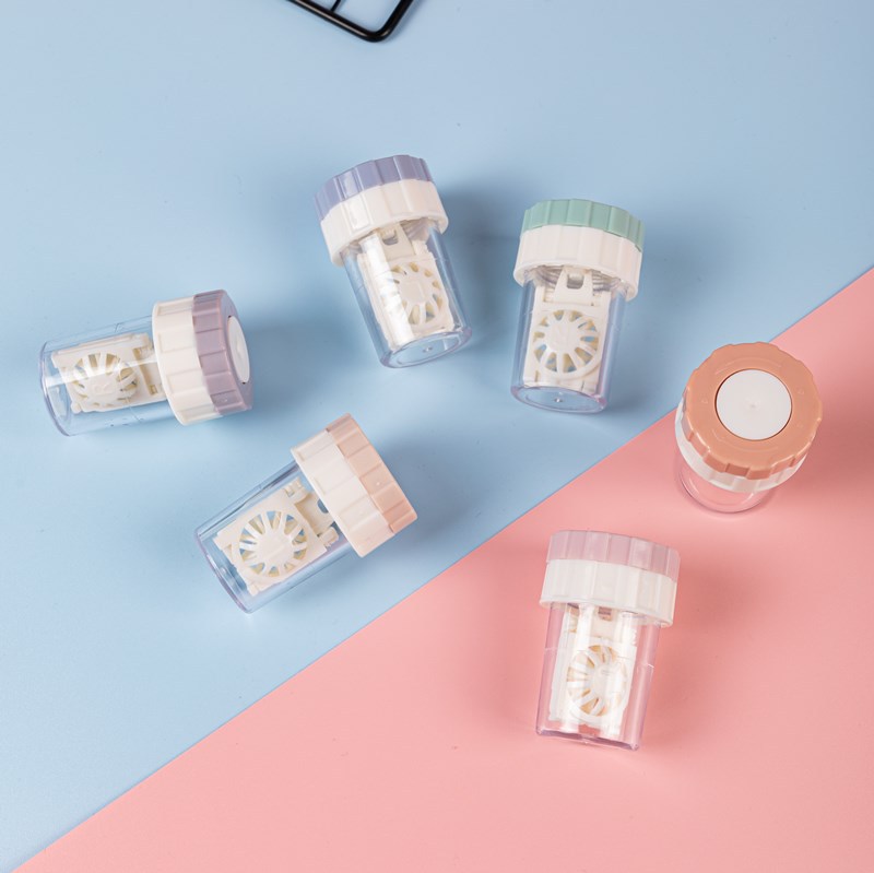 Manual contact lens cleaner