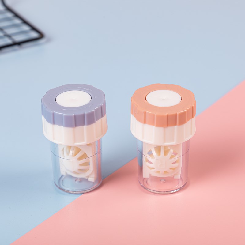 Manual contact lens cleaner