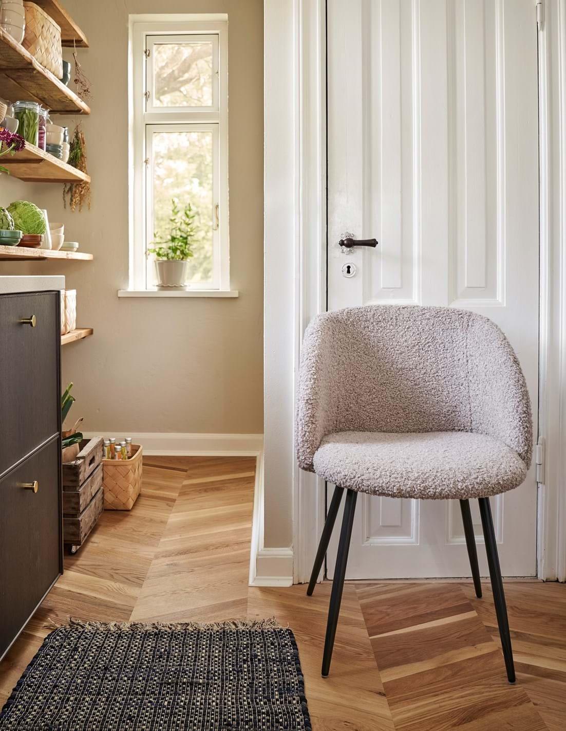 Upholstered dining armrest chair