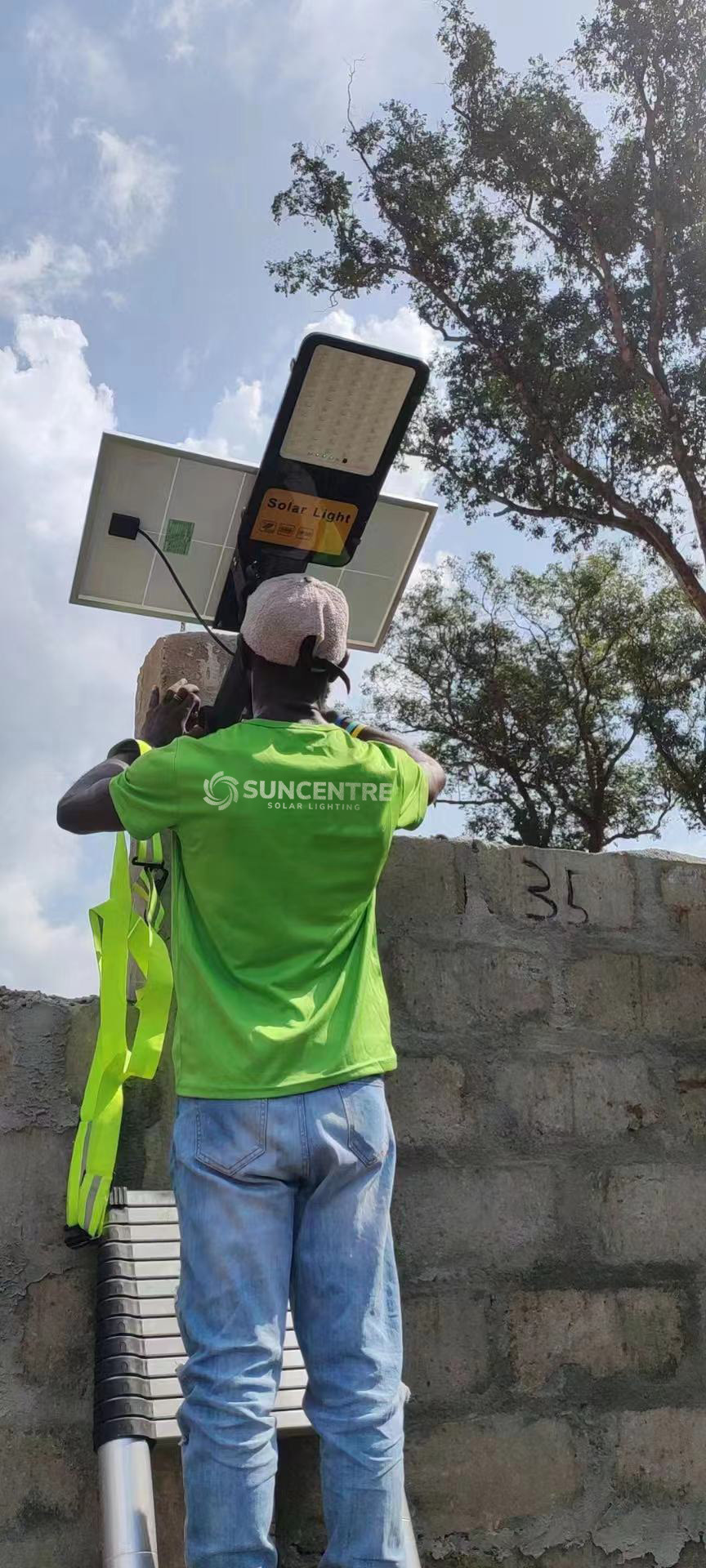 SUNCENTRE seperated aluminum solar street light for 4-6 meters project