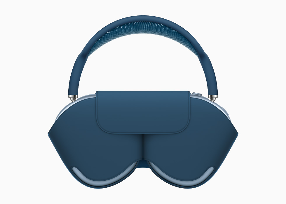 スマートなイヤホンケースに収められたスカイブルーのAirPods Max。