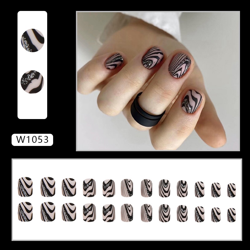 Black Hill pattern Short Nails