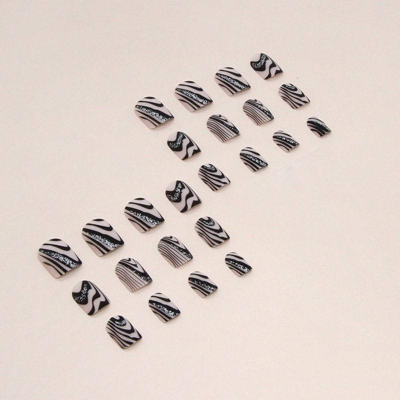 Black Hill pattern Short Nails