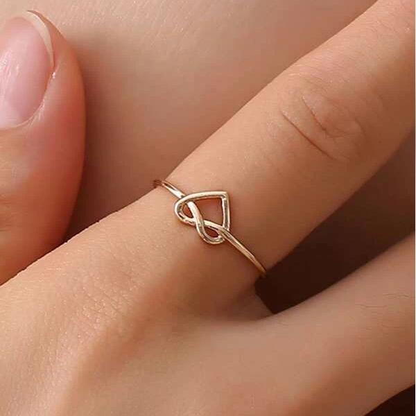 Heart Detail Twist Ring